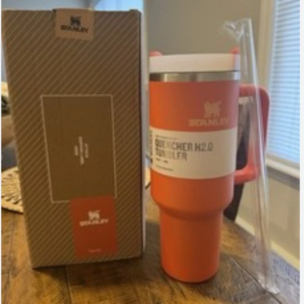 Stanley Orange THE QUENCHER H2.0 FLOWSTATE™ TUMBLER | 40 OZ bottle cup - Picture 3 of 4